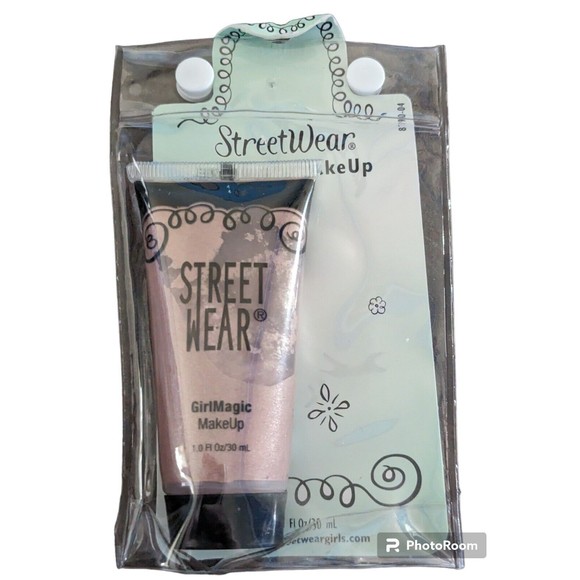 Street Wear Revlon GirlMagic Make Up Foundation Love Glam Shade Sunny Bronze - Picture 1 of 2
